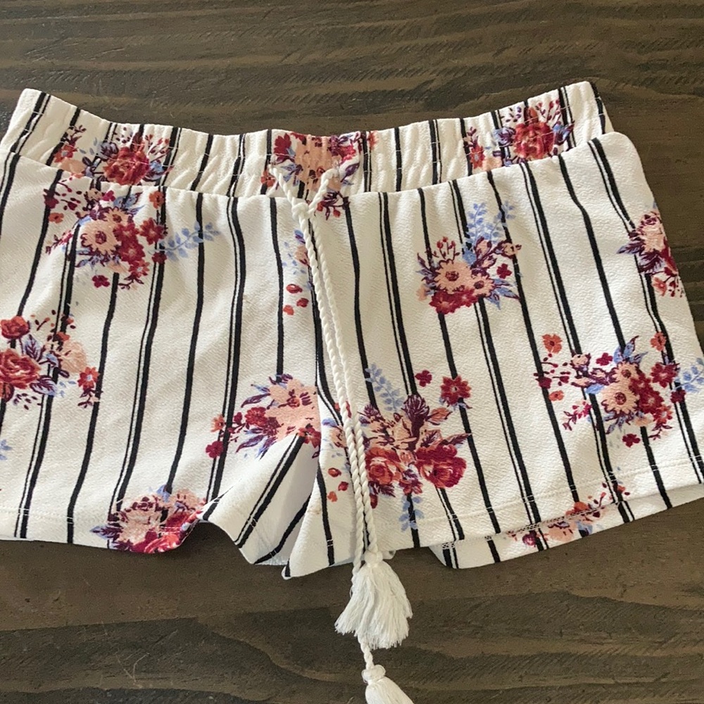 HOT KISS WOMENS SHORTS